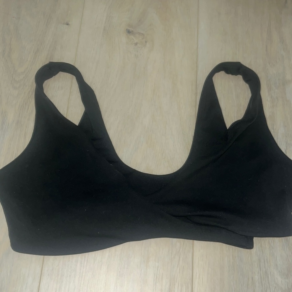 gilly hicks size small black cross sports bra